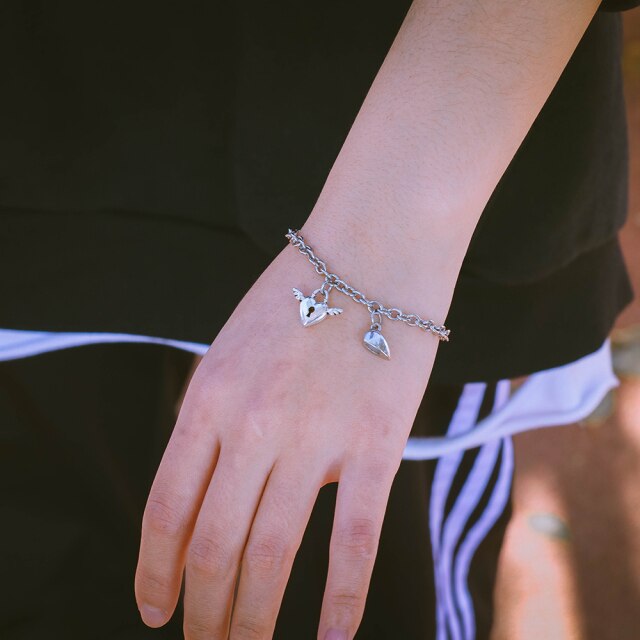 Zdjęcie: Bransoletka celebrytka z 2 sercami magnesów, kluczem i łańcuchem ze stali nierdzewnej - Wianko - 13