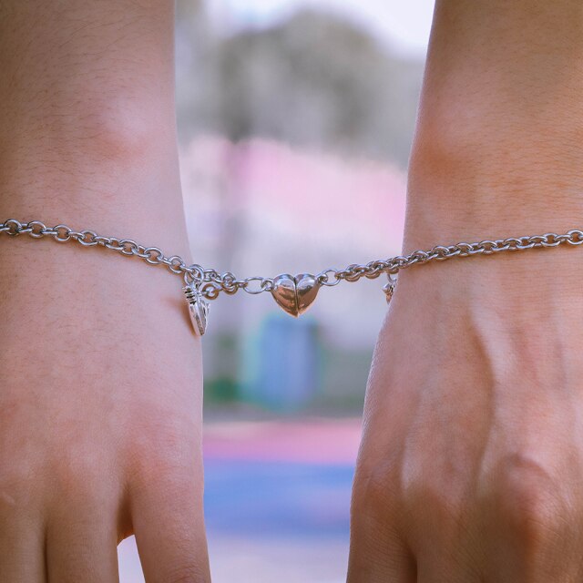 Zdjęcie: Bransoletka celebrytka z 2 sercami magnesów, kluczem i łańcuchem ze stali nierdzewnej - Wianko - 14