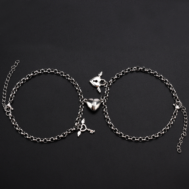 Zdjęcie: Bransoletka celebrytka z 2 sercami magnesów, kluczem i łańcuchem ze stali nierdzewnej - Wianko - 41