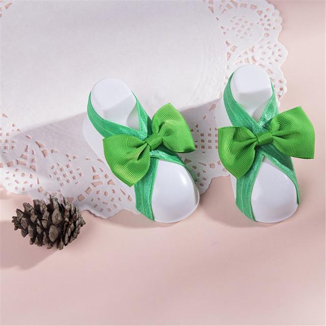 Buty dla noworodka 0-1 lat - kwiatowy wzór, jednolity kolor, ozdobione łukami - idealne do zdjęć i jako pamiątka - Wianko - 6