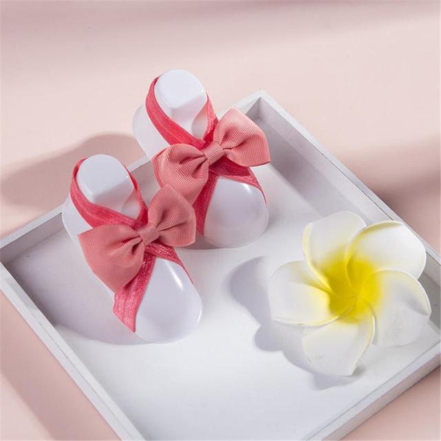 Buty dla noworodka 0-1 lat - kwiatowy wzór, jednolity kolor, ozdobione łukami - idealne do zdjęć i jako pamiątka - Wianko - 8