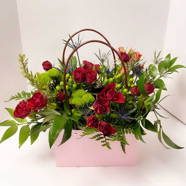 Przenośna torba na kwiaty z wodoodpornego papieru - poręczny prezent dla różańca ślubnego i urodzin - Wianko - 1