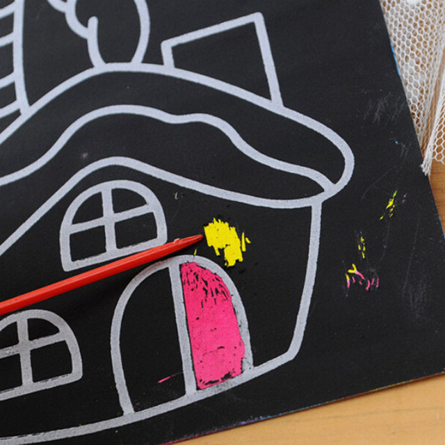 Dziecięcy papier do malowania Scratch Art o wymiarach 26.5cm x 19cm z kolorowymi i śmiesznymi rysunkami oraz rysikiem - Wianko - 6