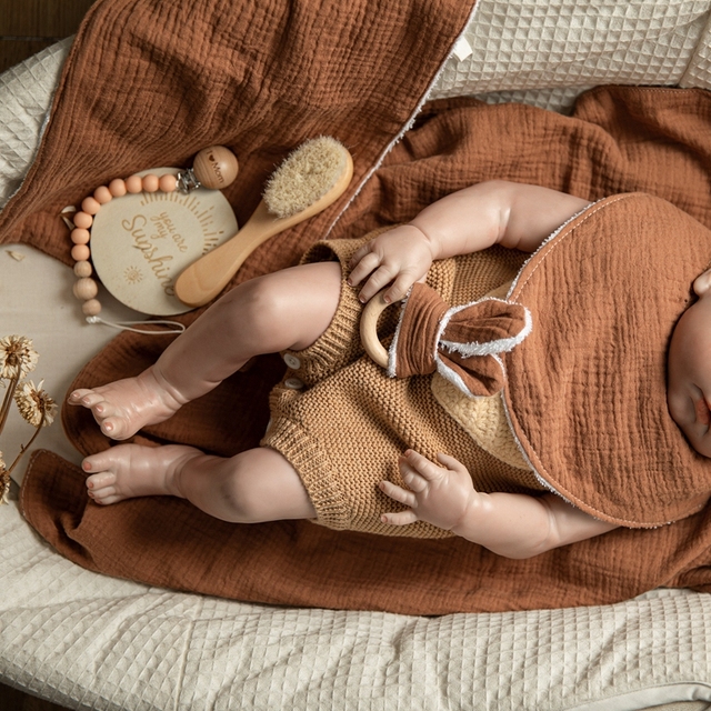 Zestaw 5 dwustronnych pieluszek bawełnianych z ręcznikiem ślinowym z drewnianą zabawką dla noworodka - Wianko - 13