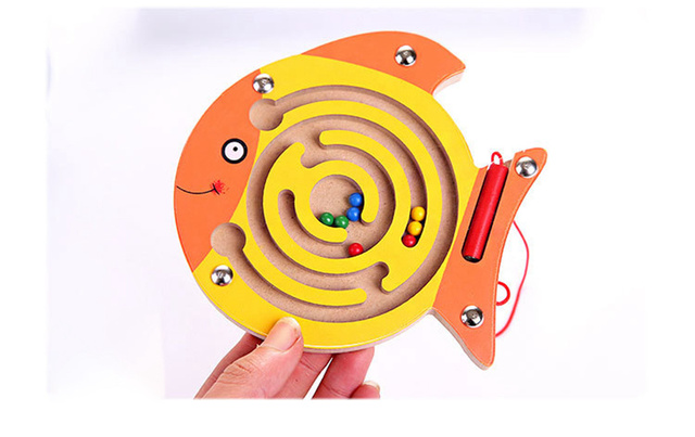 Drewniana łamigłówka labiryntowa dla dzieci z magnetycznym piórem - edukacyjne puzzle z cartoonowymi zwierzętami - Wianko - 15