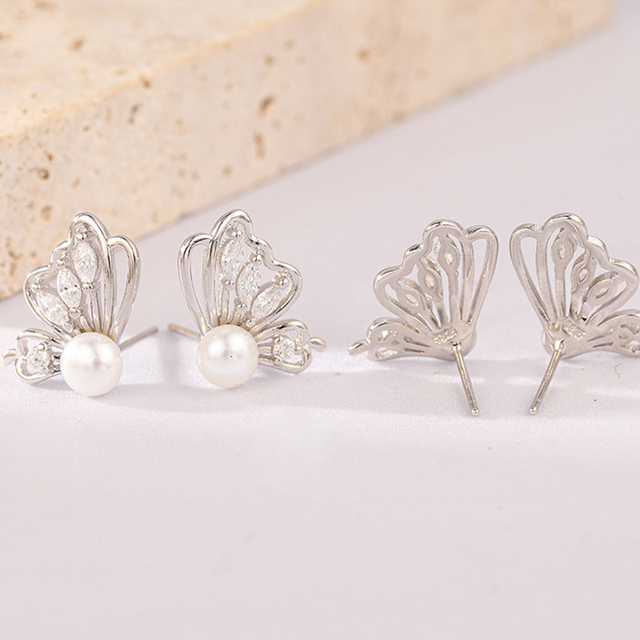 Kolczyki damske z białymi imitacjami pereł i formą geometryczną - srebro 925 - Wianko - 7