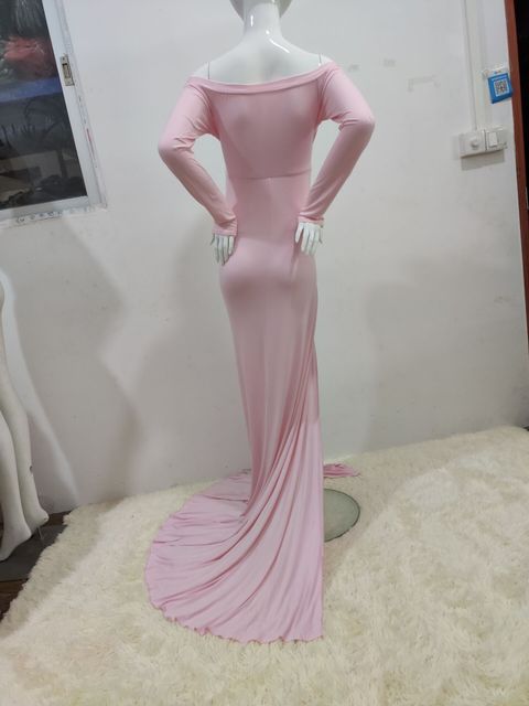 Długa sukienka szyfonowa z dekoltem w szpic, trenem i przylądkiem - kobieca elegancja - Wianko - 17