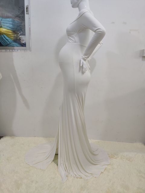 Długa sukienka szyfonowa z dekoltem w szpic, trenem i przylądkiem - kobieca elegancja - Wianko - 13