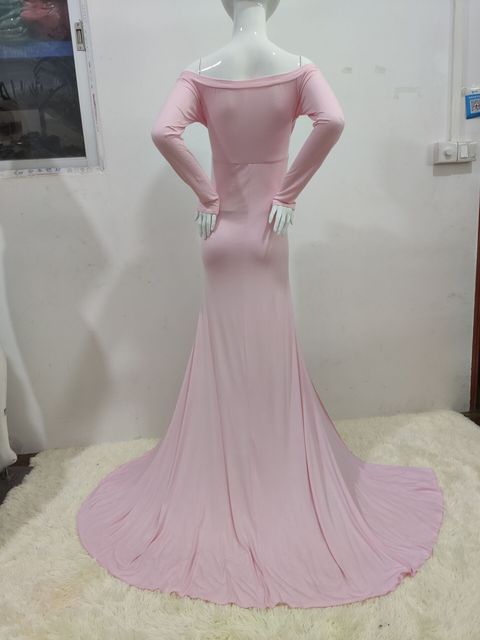 Długa sukienka szyfonowa z dekoltem w szpic, trenem i przylądkiem - kobieca elegancja - Wianko - 18