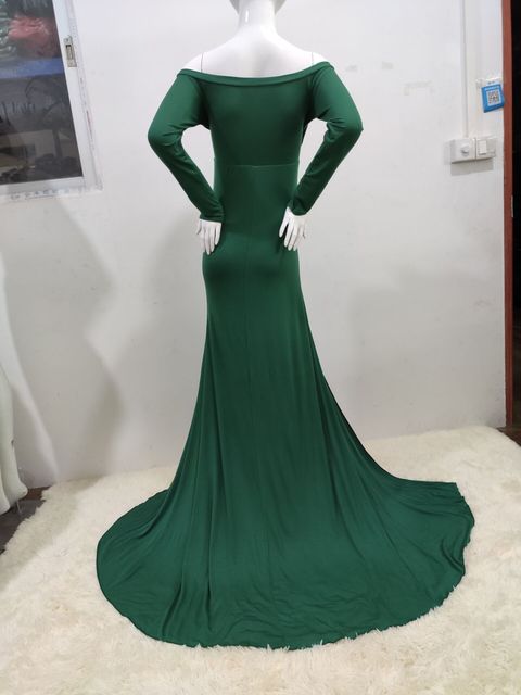Długa sukienka szyfonowa z dekoltem w szpic, trenem i przylądkiem - kobieca elegancja - Wianko - 22