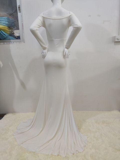 Długa sukienka szyfonowa z dekoltem w szpic, trenem i przylądkiem - kobieca elegancja - Wianko - 14