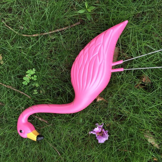 Sprzedaż zestawu 2 sztuk symulowanych flamingów plastikowych z brzuchem do ozdobienia ogrodu na trawniku - Wianko - 10
