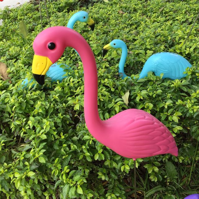 Sprzedaż zestawu 2 sztuk symulowanych flamingów plastikowych z brzuchem do ozdobienia ogrodu na trawniku - Wianko - 4