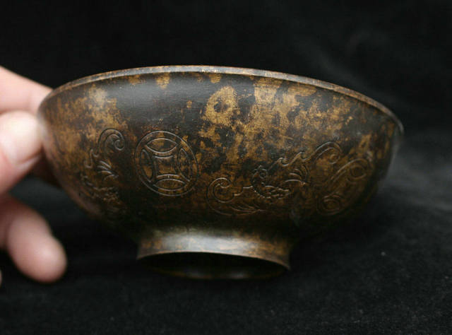 Brązowa miska z motywem chińskiego folkloru, symbolizująca bogactwo i dobrobyt - ozdoba do dekoracji - Wianko - 5