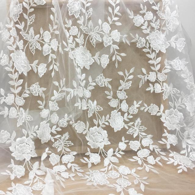 Biały jasny tiul w kwiaty z haftowaną koronką - suknia ślubna suknia ślubna wykonana z cekinowym tiulem - Wianko - 4