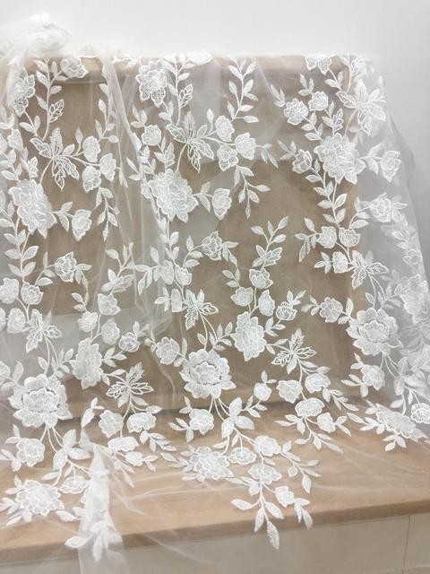 Biały jasny tiul w kwiaty z haftowaną koronką - suknia ślubna suknia ślubna wykonana z cekinowym tiulem - Wianko - 7