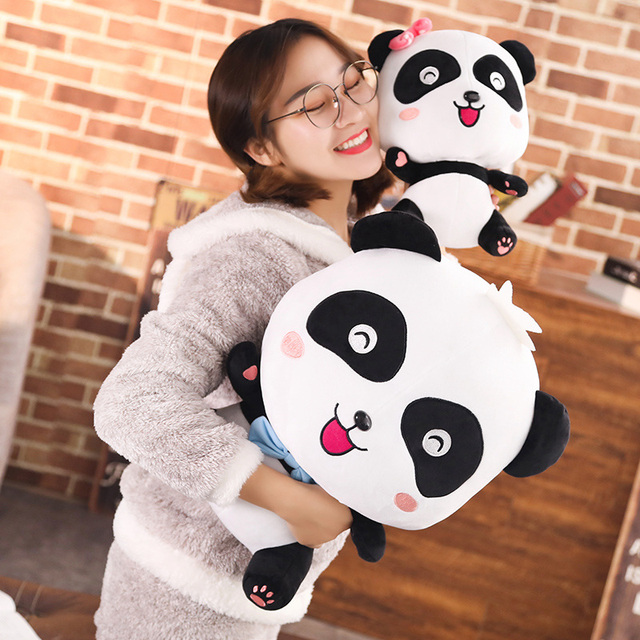 Pluszowa panda 22cm z rysunkiem, muszką i miękką poduszką - zabawka dla dzieci i dziewczynki - Wianko - 7