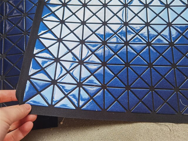 Niebieski skórzany materiał PVC imitujący styl Miyake z trójkątnymi lustrowymi odblaskowymi łatkami do samodzielnego modelowania ozdób rzemieślniczych, toreb, ubrań - Wianko - 6