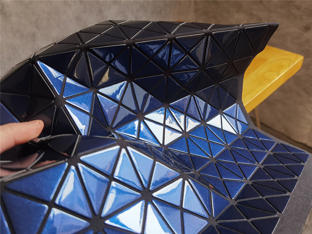 Niebieski skórzany materiał PVC imitujący styl Miyake z trójkątnymi lustrowymi odblaskowymi łatkami do samodzielnego modelowania ozdób rzemieślniczych, toreb, ubrań - Wianko - 5