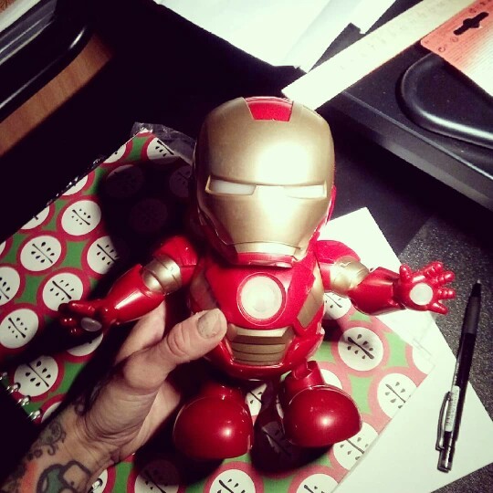 Figurka Iron Man Avengers z latarką LED i dźwiękiem - elektroniczna zabawka dla dzieci - Wianko - 3