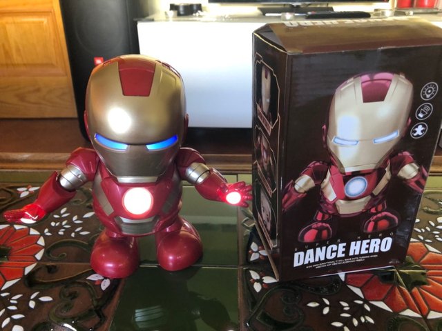 Figurka Iron Man Avengers z latarką LED i dźwiękiem - elektroniczna zabawka dla dzieci - Wianko - 1