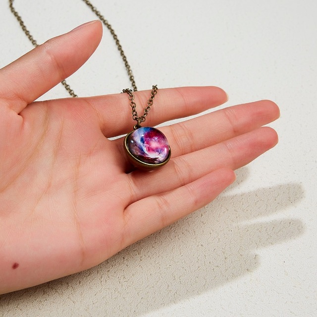 Naszyjnik z wisiorkiem Rinhoo Vintage - stop cynkowy, kolorowe Galaxy Universe, okrągły, blask w ciemności, biżuteria prezent - Wianko - 48