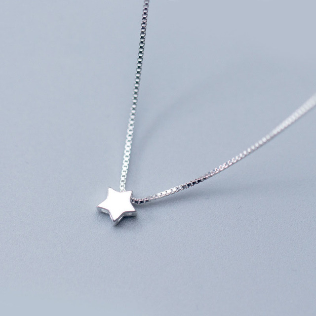 Srebrny naszyjnik z minimalistycznym pentagramem - NOWOŚĆ! Damska biżuteria z wisiorkiem gwiazdy - Wianko - 1