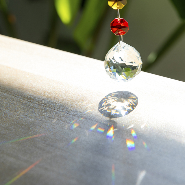 Wiszący ornament do przydomowego ogrodu - Kryształowa czakra piłka Suncatcher z metalową ważką tworząca tęczę - Wianko - 9