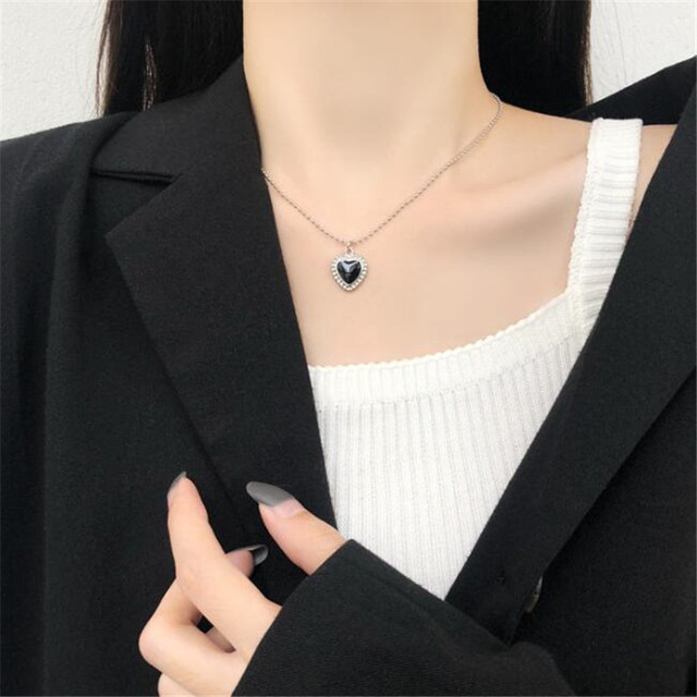 Biżuteryjny naszyjnik z sercem z czarnego kryształu w stylu koreańskim - Wianko - 3
