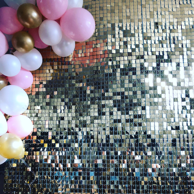Golden Shimmer Wall Panel - dekoracyjne tło ślubne z cekinami ożywione powietrzem - Wianko - 27