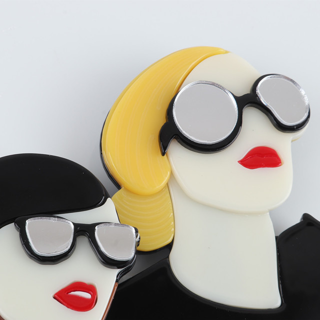 Duża broszka akrylowa z motywem Cartoona, idealna dla modnych kobiet w okularach - Wianko - 3