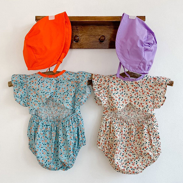 Kombinezon z bawełny dla niemowląt dziewczynek w kwiatowy wzór z latającymi rękawami i pasującym kapeluszem - Wianko - 4