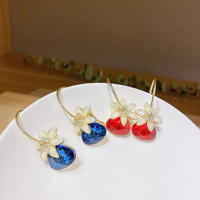 Kolczyki z cyrkonią w kształcie kokardy z drobnymi perłami - złote, czerwone, świąteczne dla kobiet - Wianko - 35
