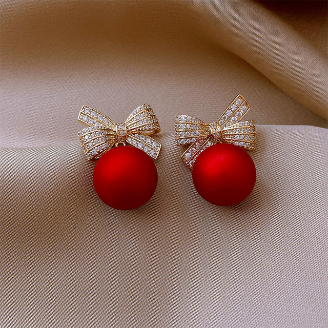 Kolczyki z cyrkonią w kształcie kokardy z drobnymi perłami - złote, czerwone, świąteczne dla kobiet - Wianko - 3