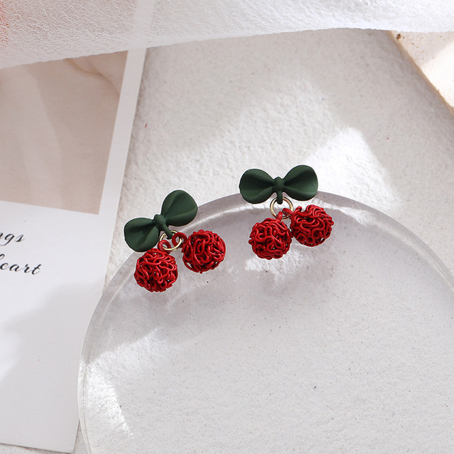 Kolczyki z cyrkonią w kształcie kokardy z drobnymi perłami - złote, czerwone, świąteczne dla kobiet - Wianko - 11