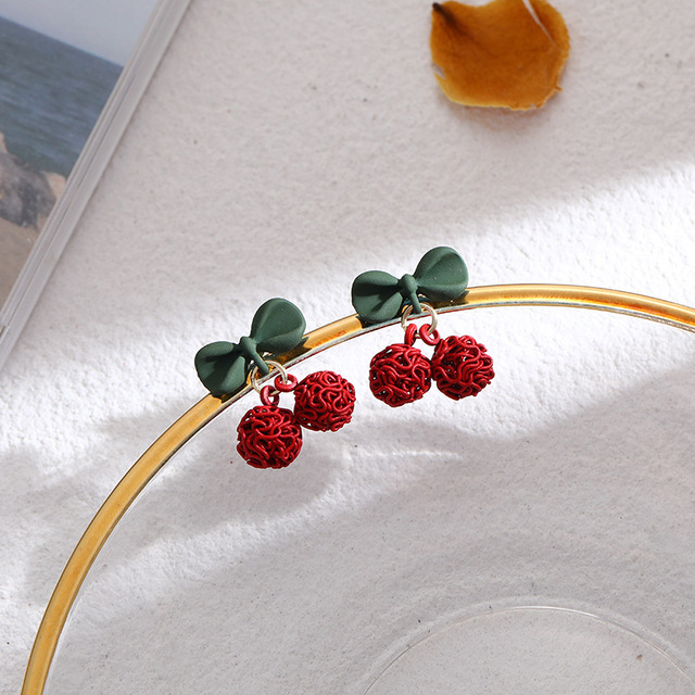 Kolczyki z cyrkonią w kształcie kokardy z drobnymi perłami - złote, czerwone, świąteczne dla kobiet - Wianko - 17