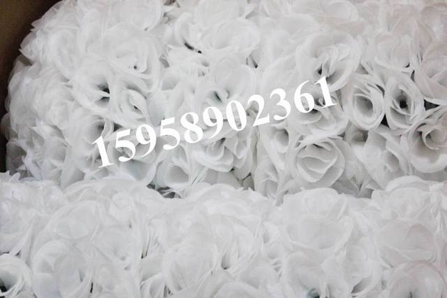 Sztuczne jedwabne całowanie kule z kwiatów ołowiu - 2 sztuki, 50 cm - biała, do dekoracji ślubnych i stołu - Wianko - 3