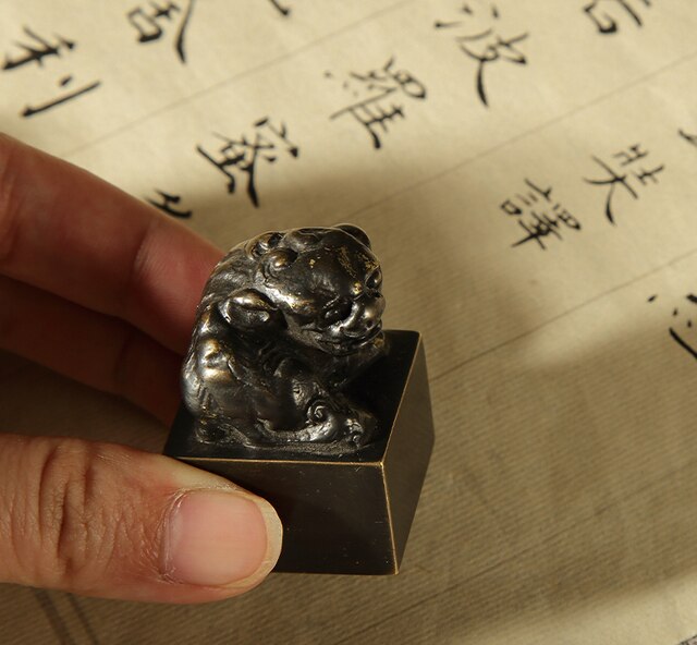 Przenośne metalowe przyciski do papieru zabytkowe kaligrafii - tradycyjny brązowy Chiński przyciski do papieru - Wianko - 8