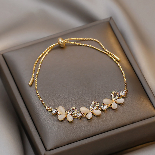 Elegancka, koreańska bransoletka z pereł dla kobiet - regulowana, złotego koloru - Wianko - 42