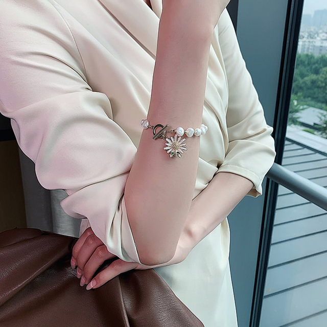 Elegancka, koreańska bransoletka z pereł dla kobiet - regulowana, złotego koloru - Wianko - 3