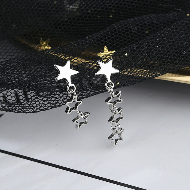 Kolczyki damskie w stylu koreańskim LIVVY, srebrny kolor, wykonane ręcznie, asymetryczne, małe, z gwiazdami i ozdobionym holowanym wzorem - Wianko - 18