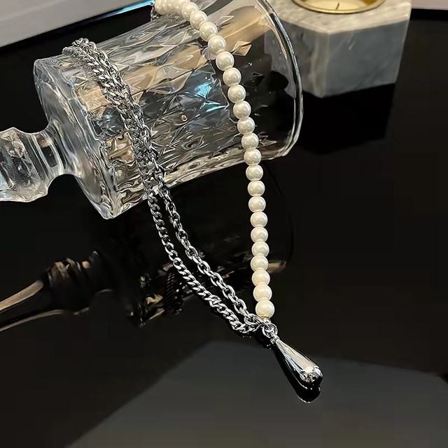 Asymetryczny naszyjnik z wisiorkiem - metalowa kropla wody z perłą - Wianko - 6