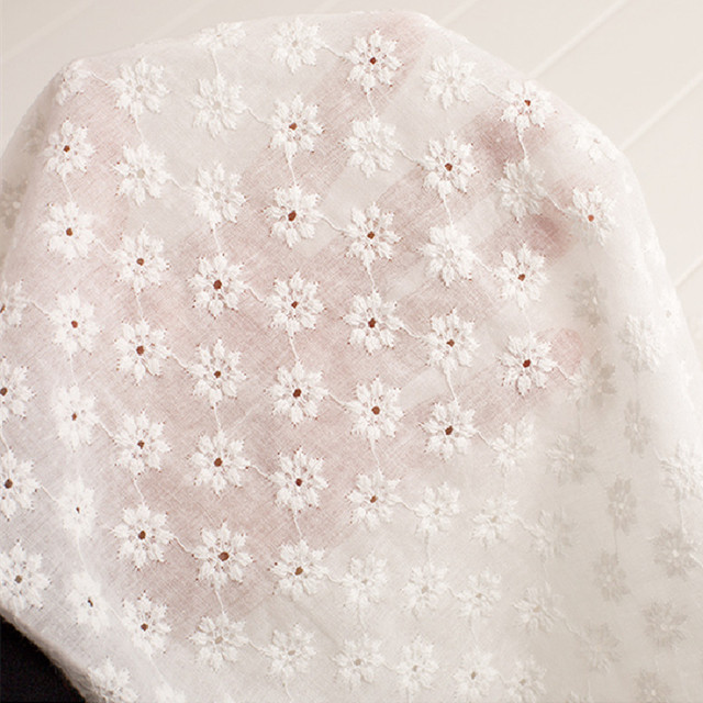 Bawełniana tkanina haftowana z koronką, idealna do sukni ślubnych i patchworku - 1 metr - Wianko - 17