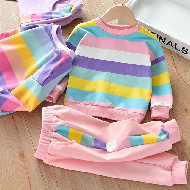 Zestaw sportowego stroju dla dziewczynek z bluzą z kapturem i spodniami w paski – idealny na wiosnę i jesień - Wianko - 2