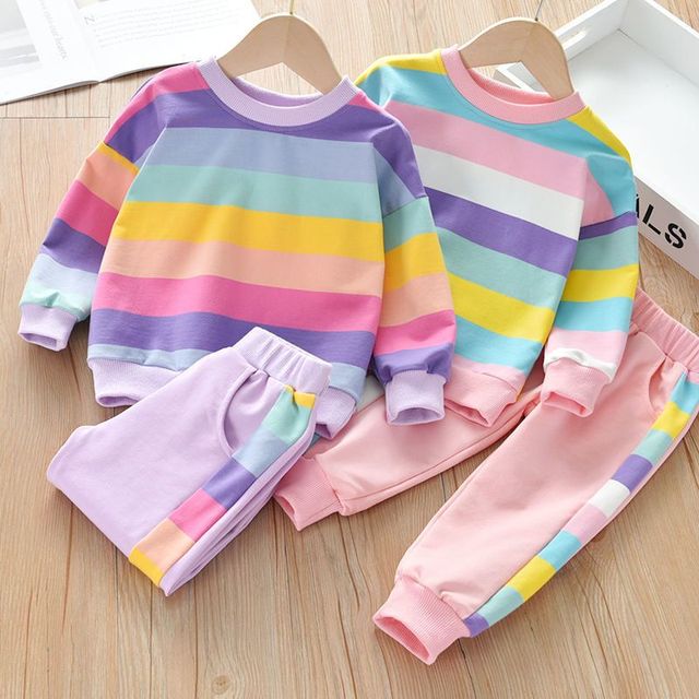 Zestaw sportowego stroju dla dziewczynek z bluzą z kapturem i spodniami w paski – idealny na wiosnę i jesień - Wianko - 1