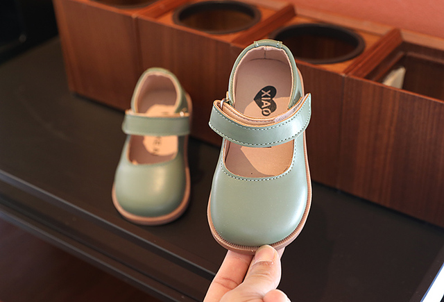 Skórzane buty dla dzieci - Zielone antypoślizgowe sandały na przyjęcie, idealne dla małych księżniczek i chłopców podczas ich pierwszych kroków - Wianko - 19