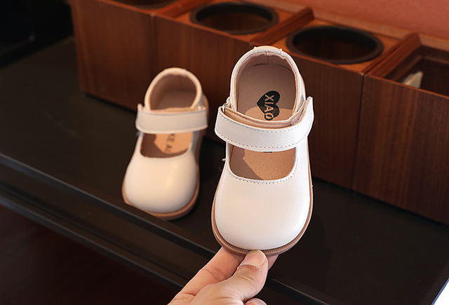 Skórzane buty dla dzieci - Zielone antypoślizgowe sandały na przyjęcie, idealne dla małych księżniczek i chłopców podczas ich pierwszych kroków - Wianko - 25