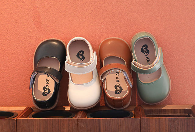 Skórzane buty dla dzieci - Zielone antypoślizgowe sandały na przyjęcie, idealne dla małych księżniczek i chłopców podczas ich pierwszych kroków - Wianko - 28