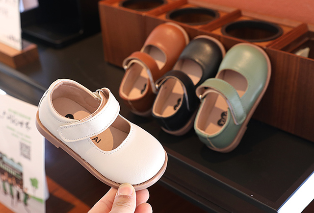 Skórzane buty dla dzieci - Zielone antypoślizgowe sandały na przyjęcie, idealne dla małych księżniczek i chłopców podczas ich pierwszych kroków - Wianko - 27