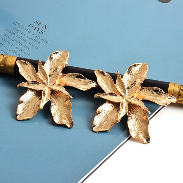 Wysokiej jakości kolczyki wiszące złocone z metalowym kwiatem - biżuteria dla kobiet - Wianko - 6